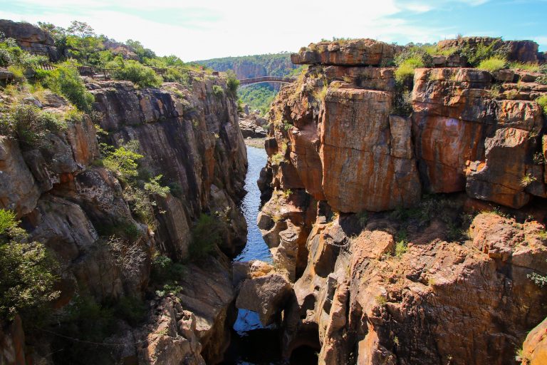 Zuid-Afrika_Mpumalanga_Panoramaroute_Bourkes Luck Potholes met uitzicht_Shutterstock