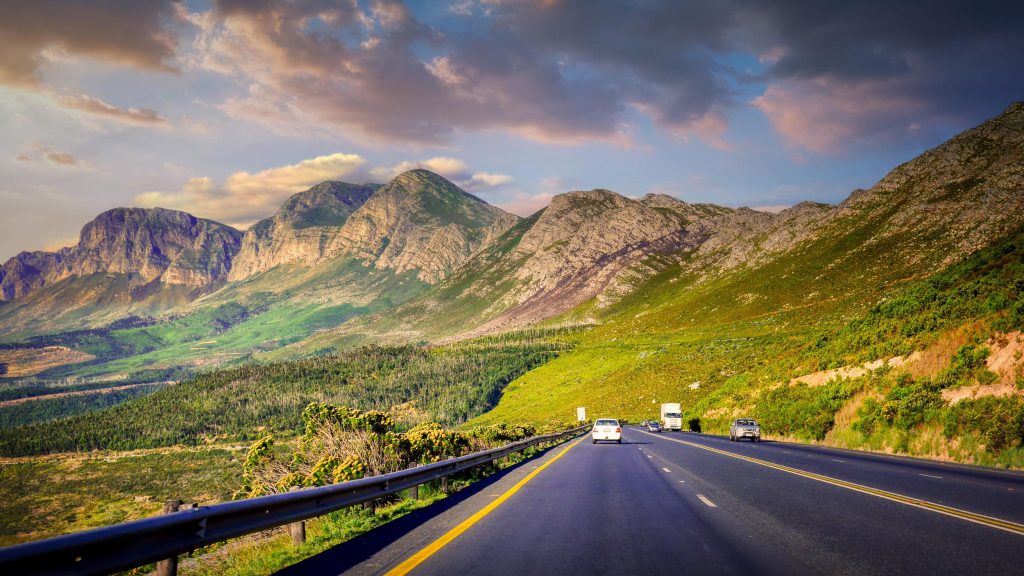 Clarence Drive, de spectaculaire kustweg tussen Kaapstad en Hermanus in Zuid-Afrika.