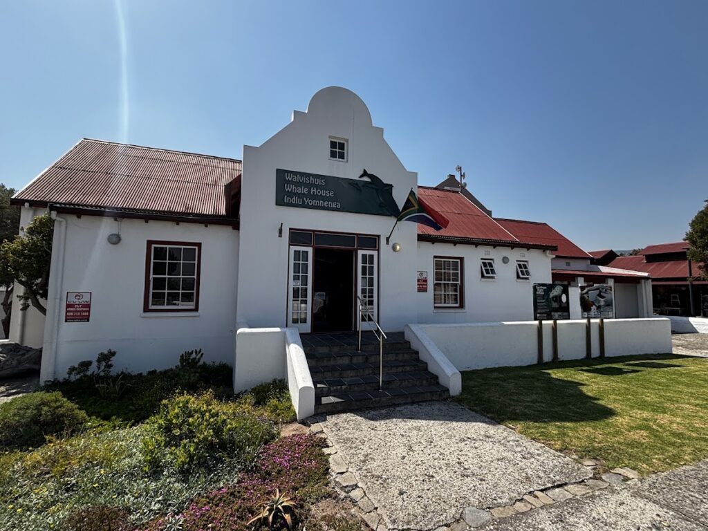 Het Whale House Museum in het centrum van Hermanus in Zuid-Afrika.